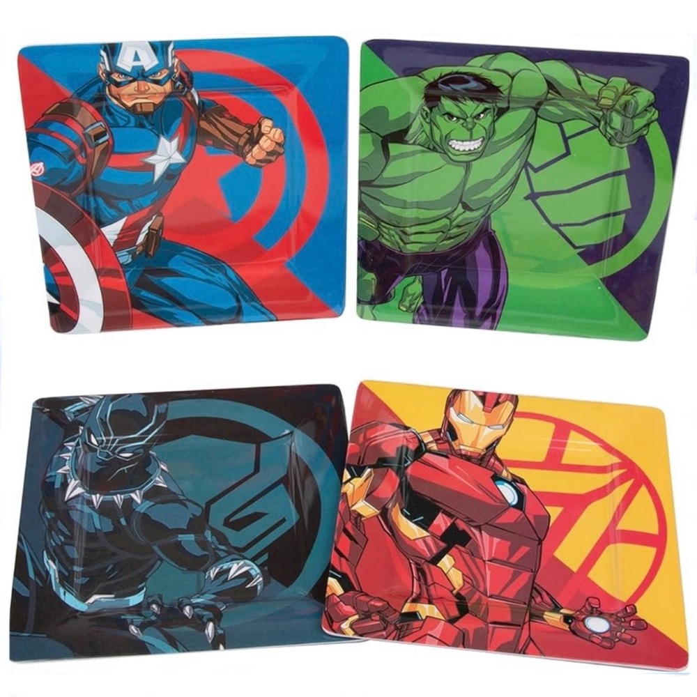 Marvel Avengers Set of Plates:Captain America, The Hulk, Black Panther, Iron Man